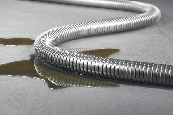 What are the quality standards and characteristics of metal hoses?
